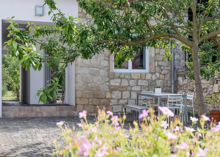 בית נופש Brunnenhaus Land-idylle In Der Stadt מיינץ